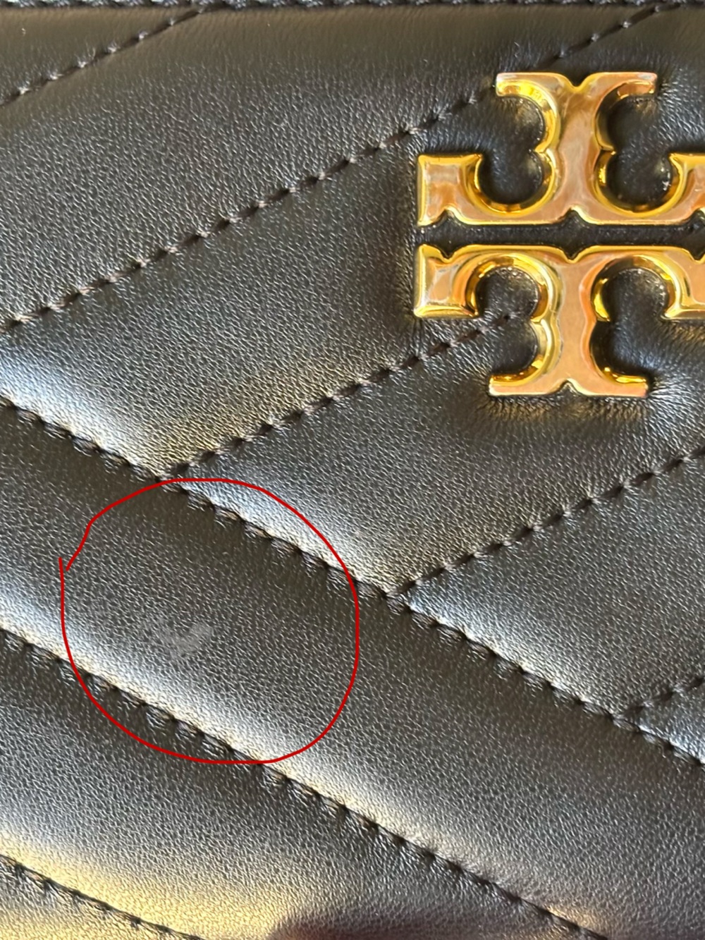 TORY BURCH QUILTED CHEVRON ZIP AROUND W/GOLD TB LOGO - Picture 10 of 13